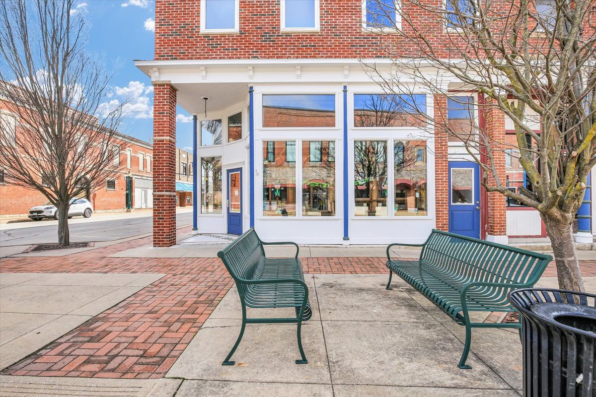 101 W Sale Street, Tuscola, IL 61953