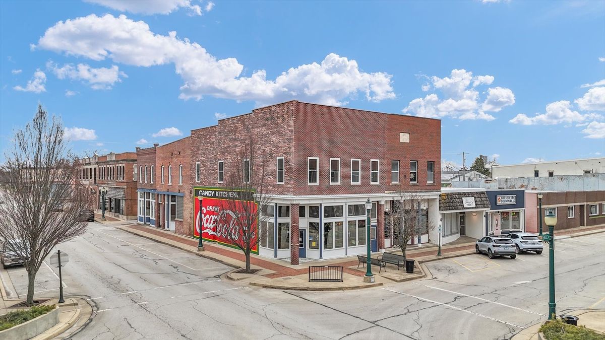 101 W Sale Street, Tuscola, IL 61953