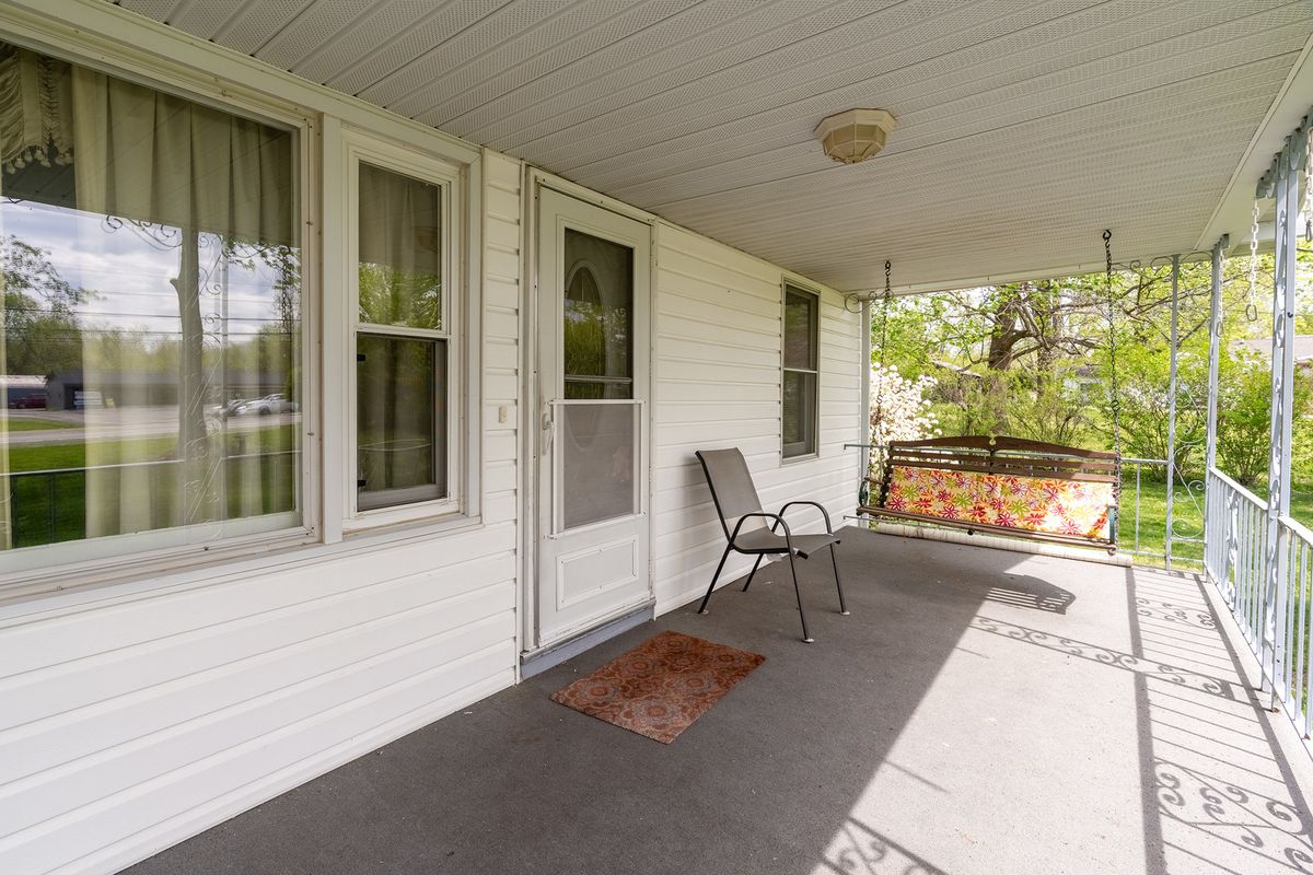 395 Cedar Creek Road, Makanda, IL 62958