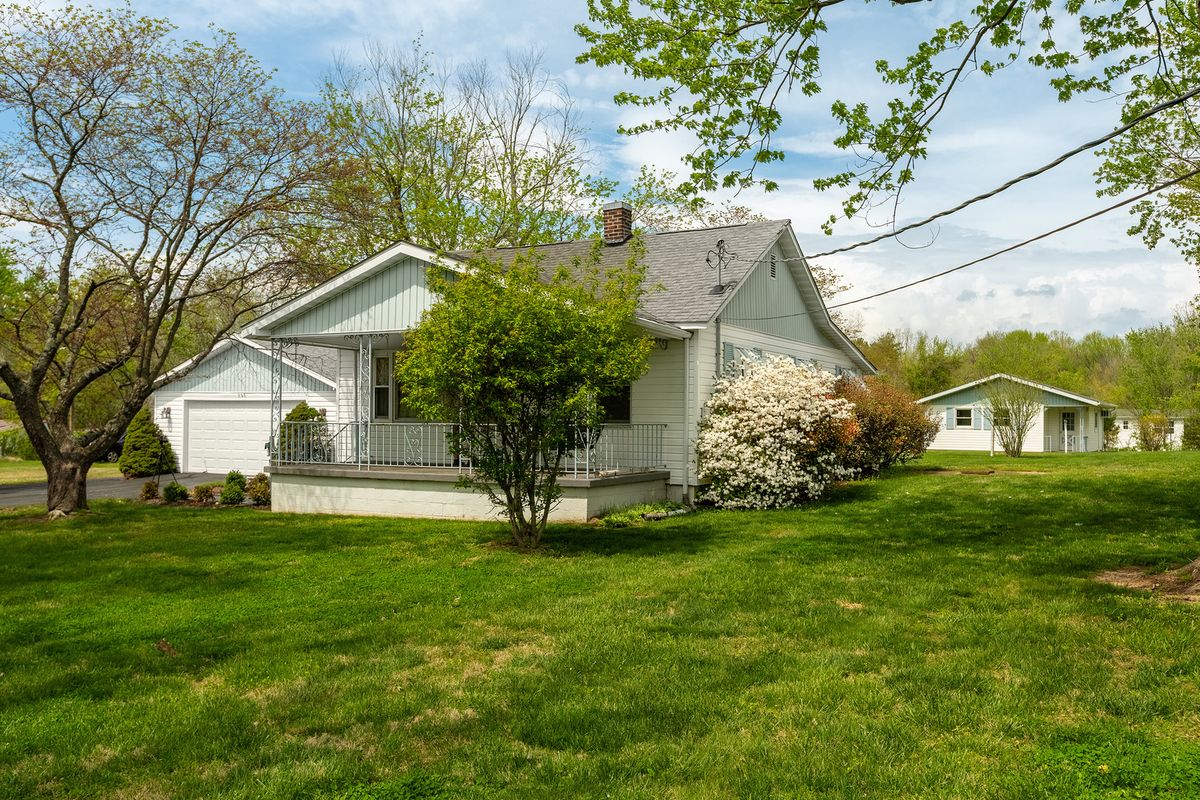 395 Cedar Creek Road, Makanda, IL 62958