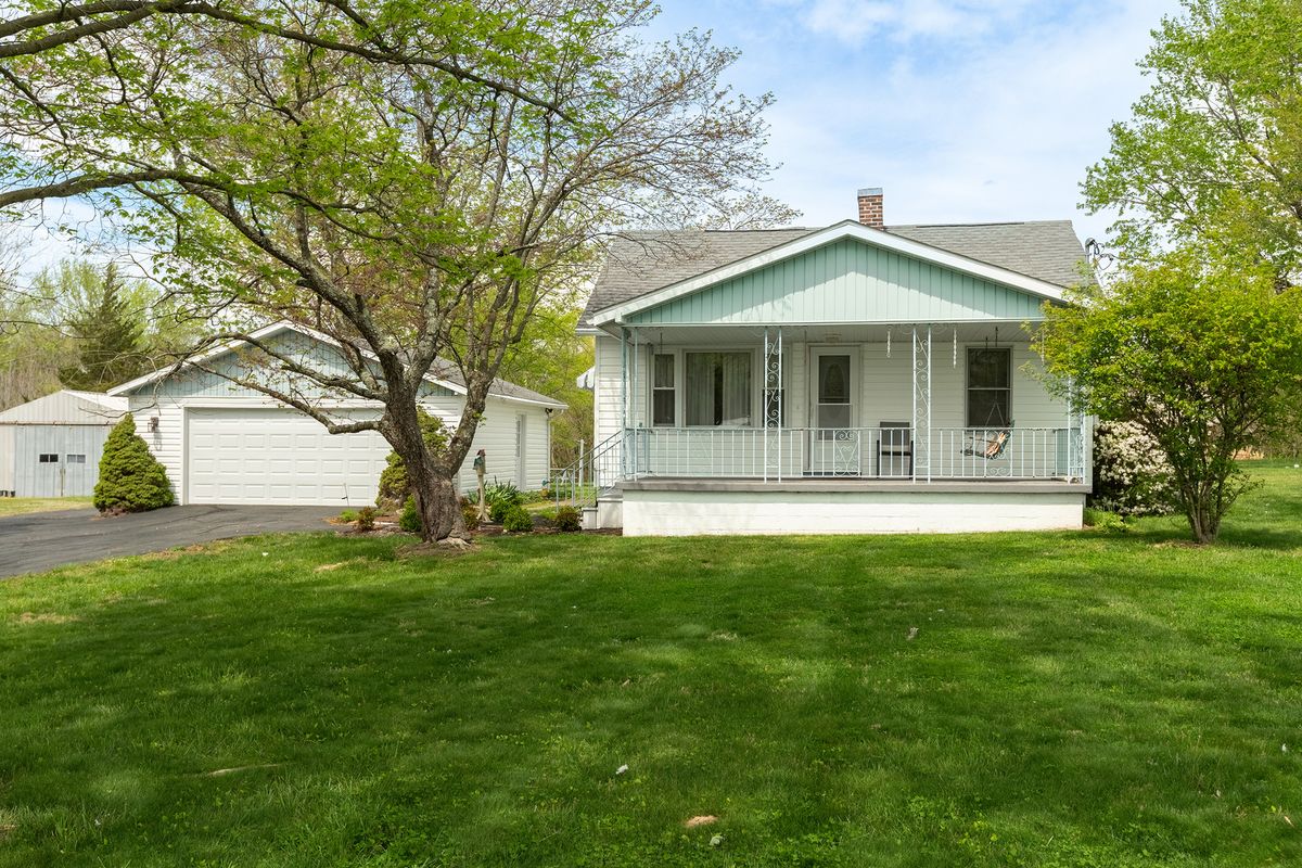 395 Cedar Creek Road, Makanda, IL 62958