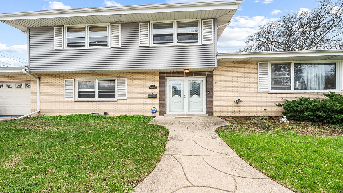 1525 Elm Street, Park Ridge, IL 60068