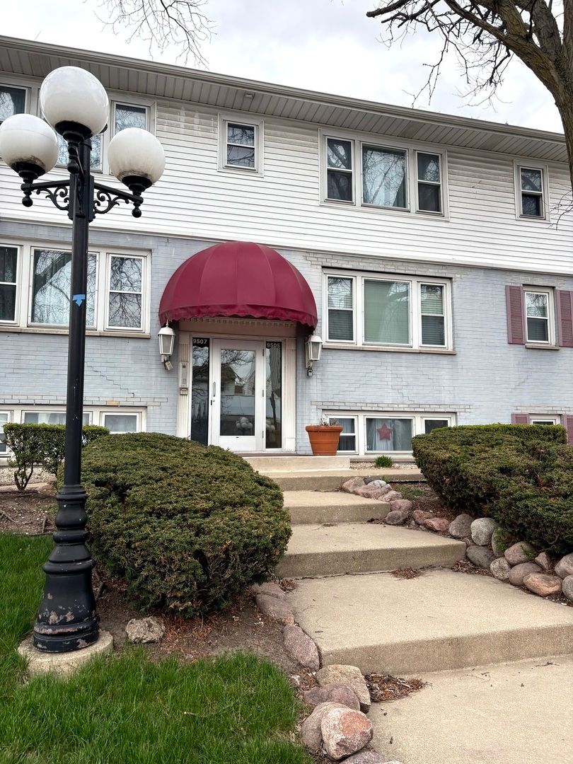 9507 Kelvin Lane #2331 — Schiller Park, IL 60176