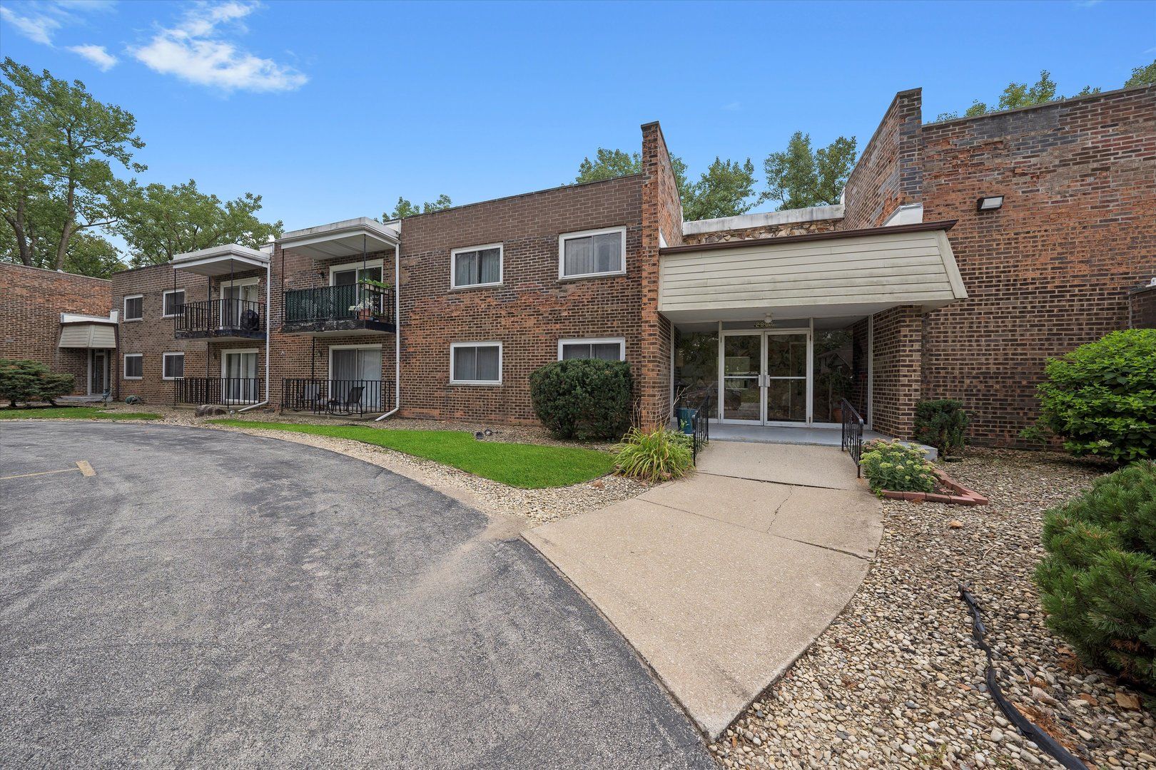 2807 Willow Road #103 — Homewood, IL 60430
