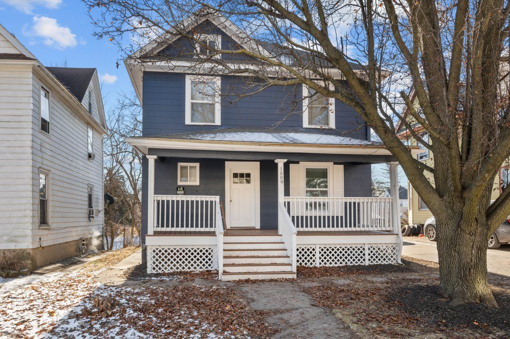 1009 Arlington Court — Davenport, IA 52803