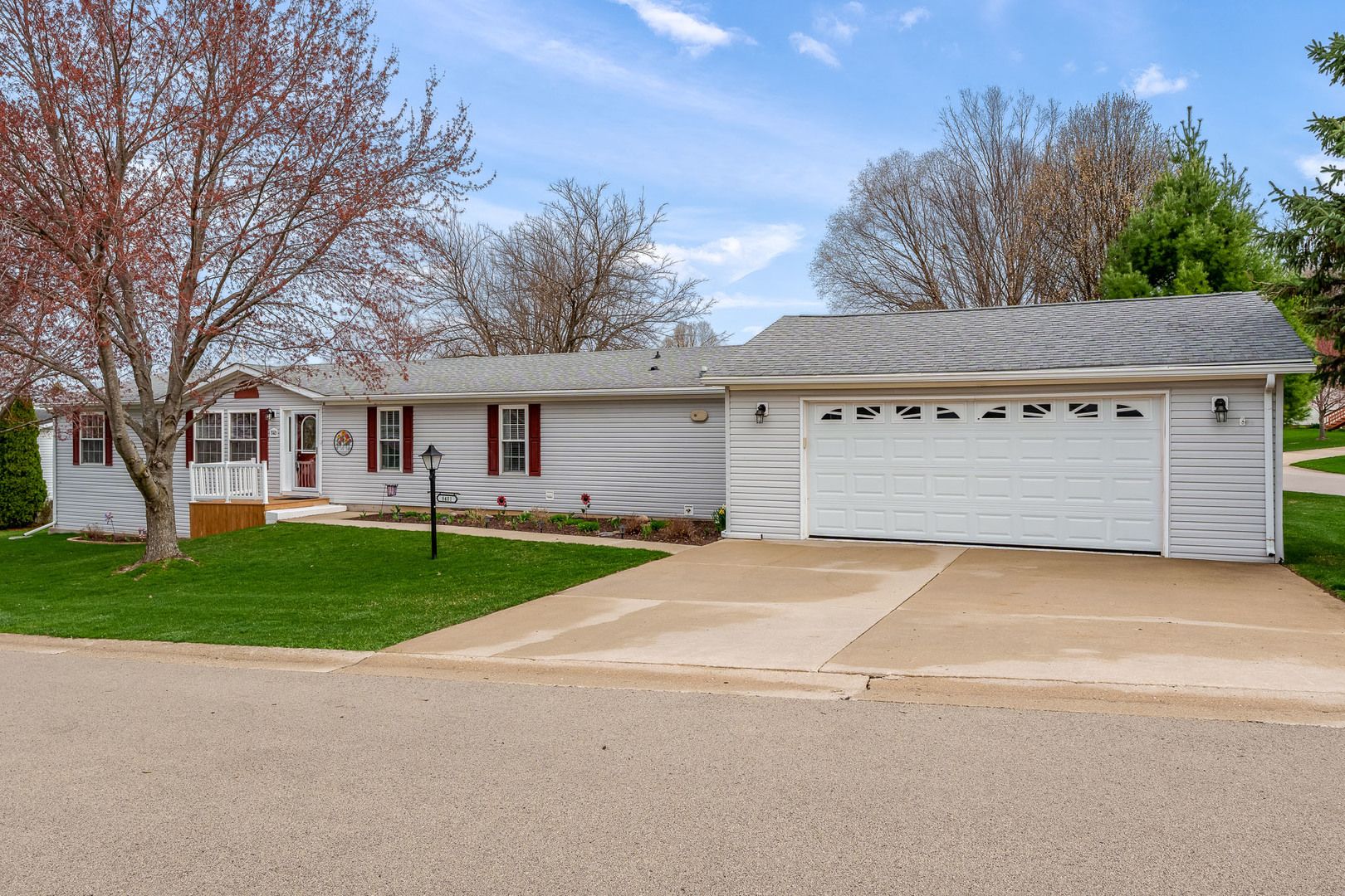 8401 TAMARACK Drive — Machesney Park, IL 61115