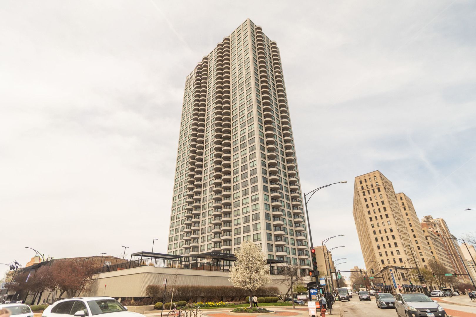 2020 N Lincoln Park West #11C — Chicago, IL 60614