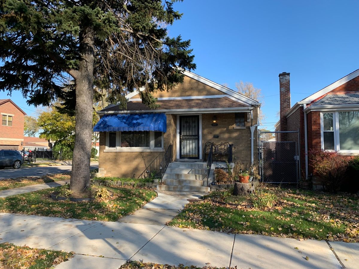 8901 East End Avenue, Chicago, IL 60617