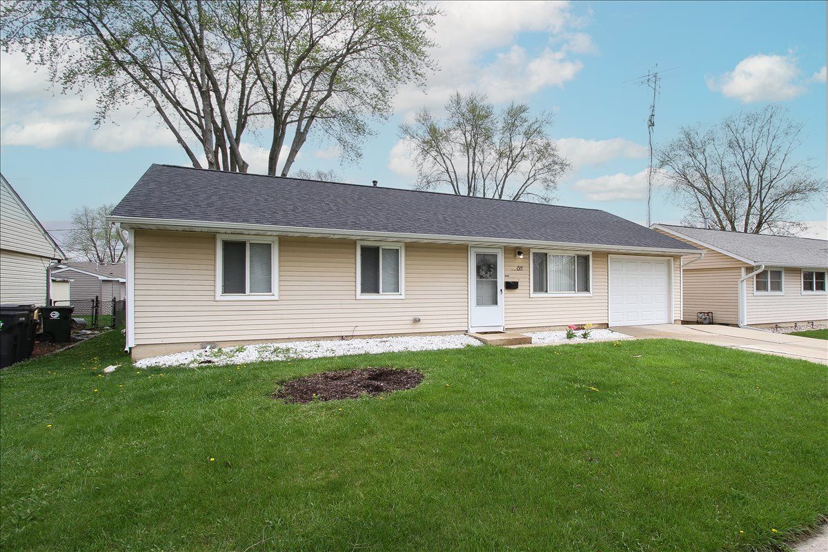 814 Oriole Drive — Streamwood, IL 60107