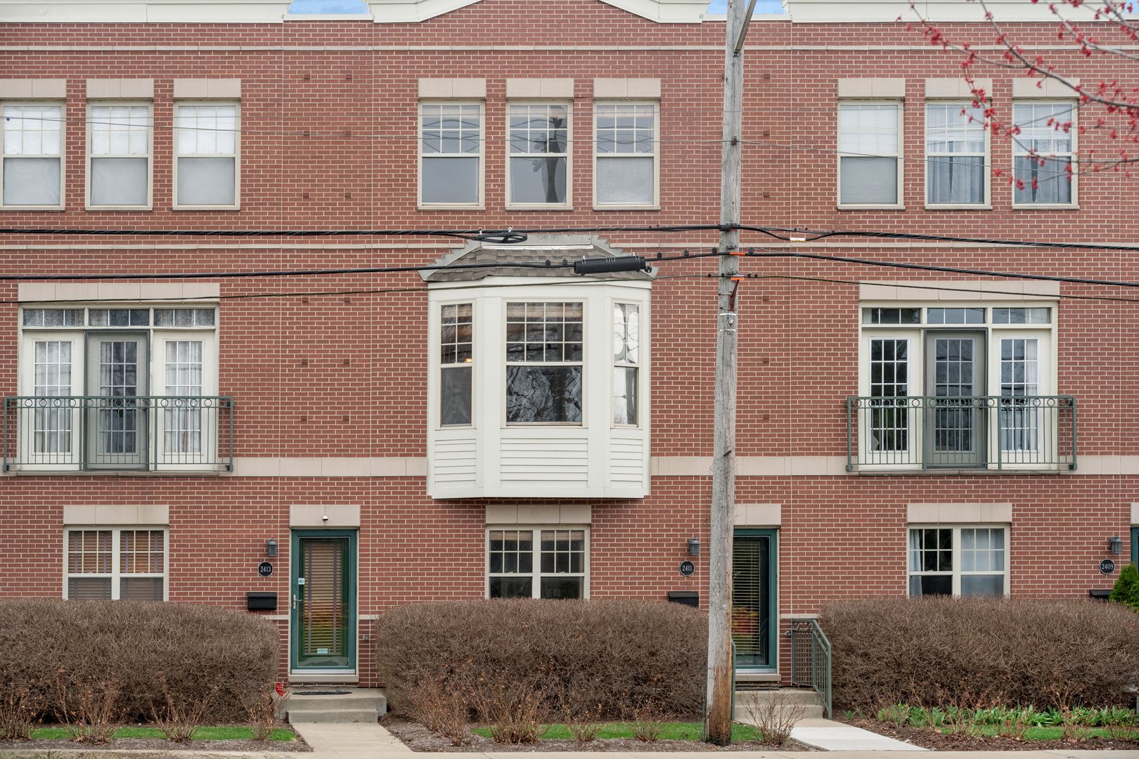 2411 N 75th Avenue — Elmwood Park, IL 60707