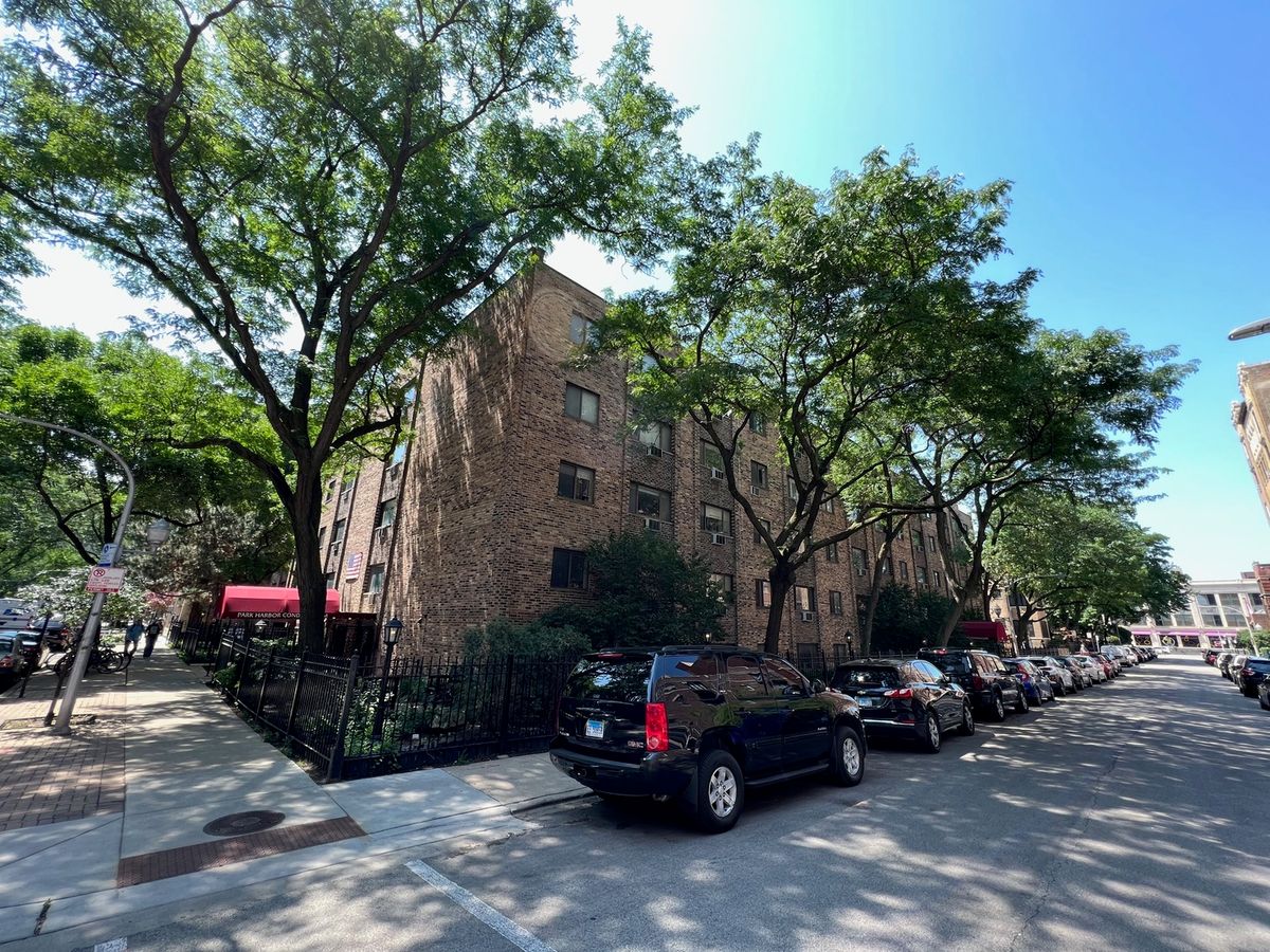 3620 Pine Grove Avenue, Chicago, IL 60613