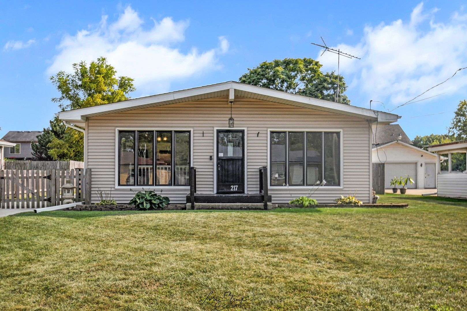 217 Sherman Avenue — Montgomery, IL 60538