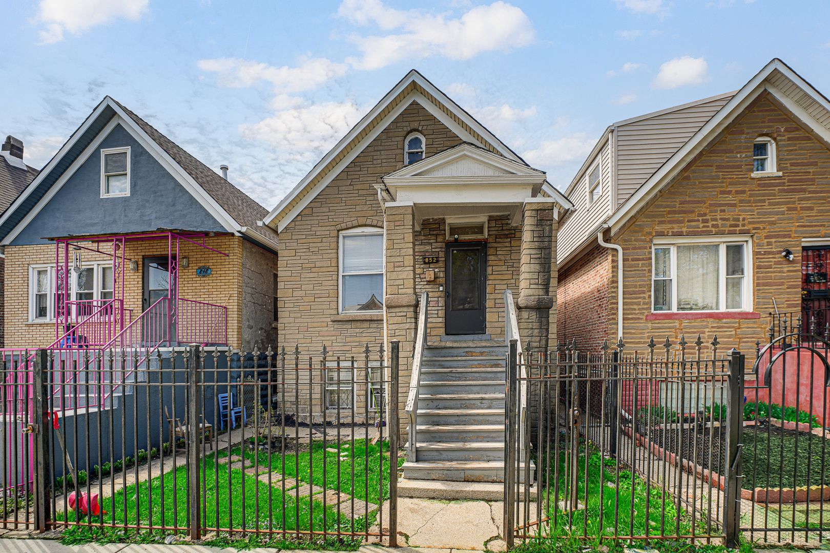 852 N Harding Avenue — Chicago, IL 60651