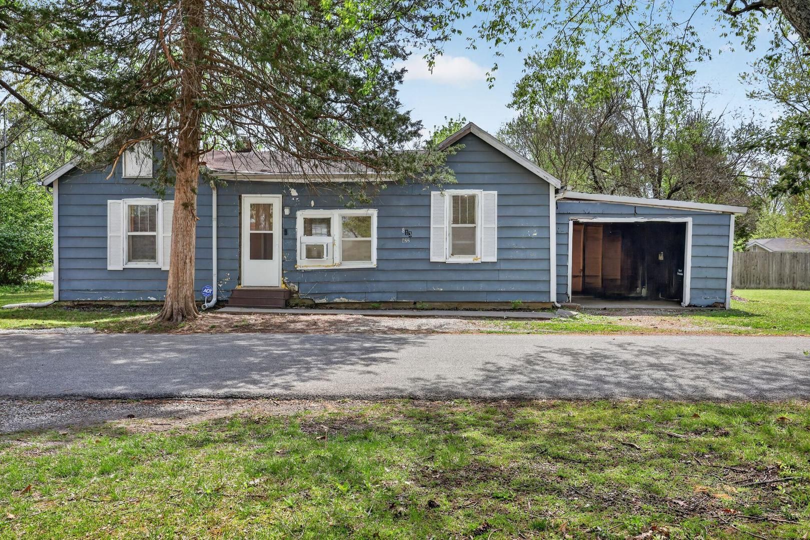 822 W Kennicott Street — Carbondale, IL 62901