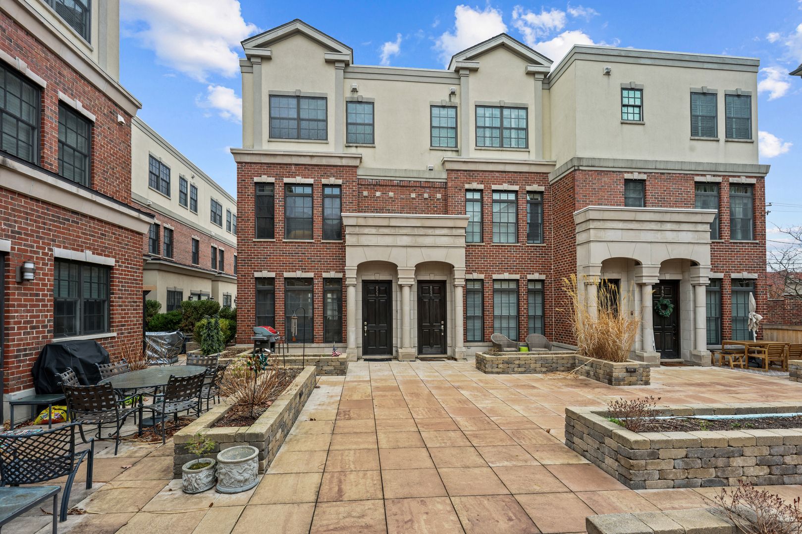 855 Laurel Avenue — Highland Park, IL 60035