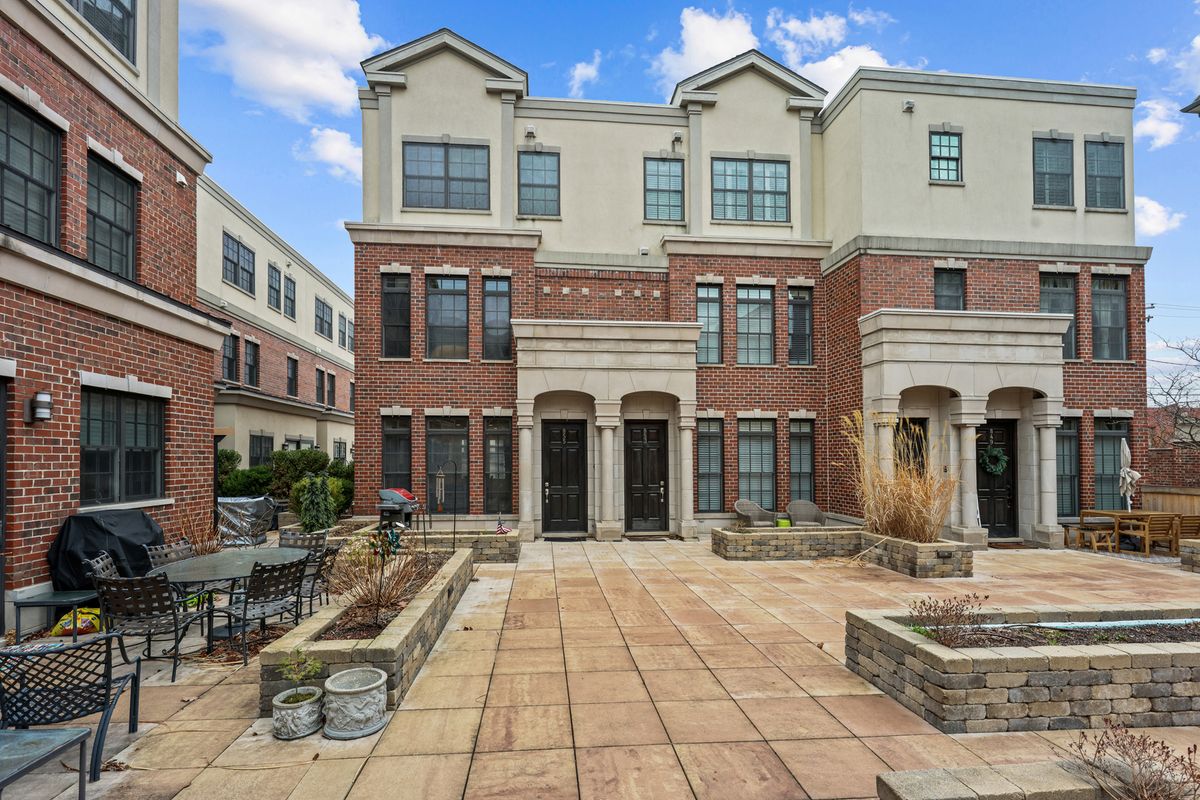 855 Laurel Avenue, Highland Park, IL 60035