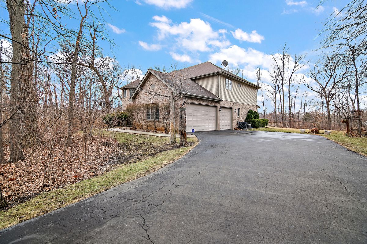 321 Royal Oak Drive, Steger, IL 60475