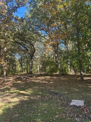 26220 N Midlothian Road — Mundelein, IL 60060