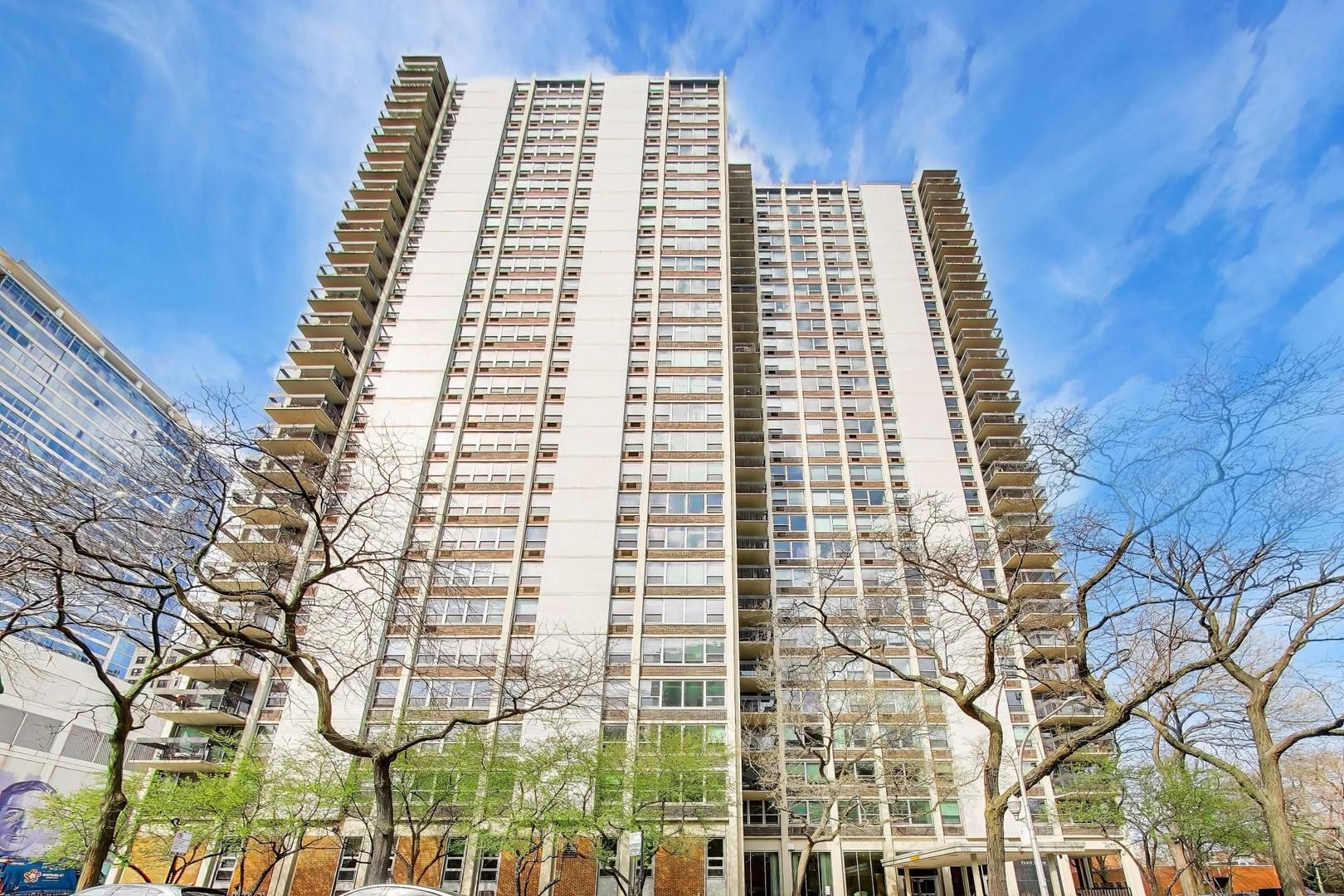 1255 N SANDBURG Terrace #1505 — Chicago, IL 60610