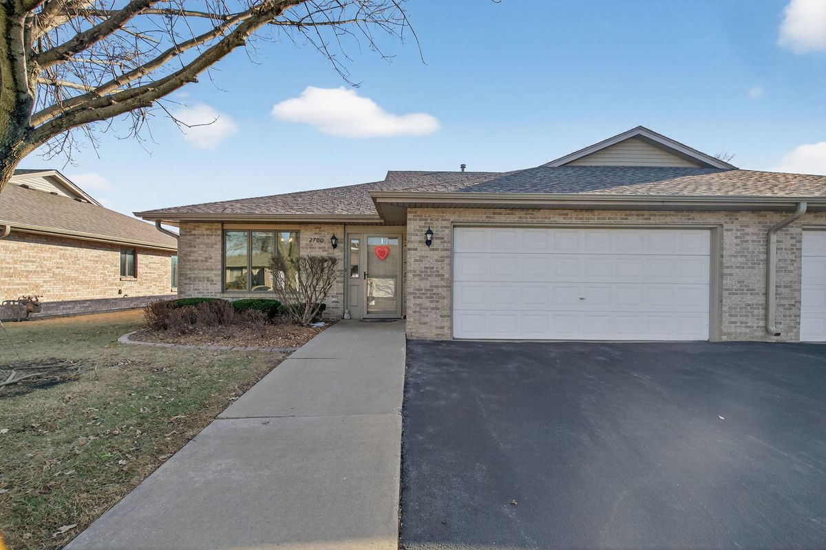 2700 Eagle Drive, Joliet, IL 60436