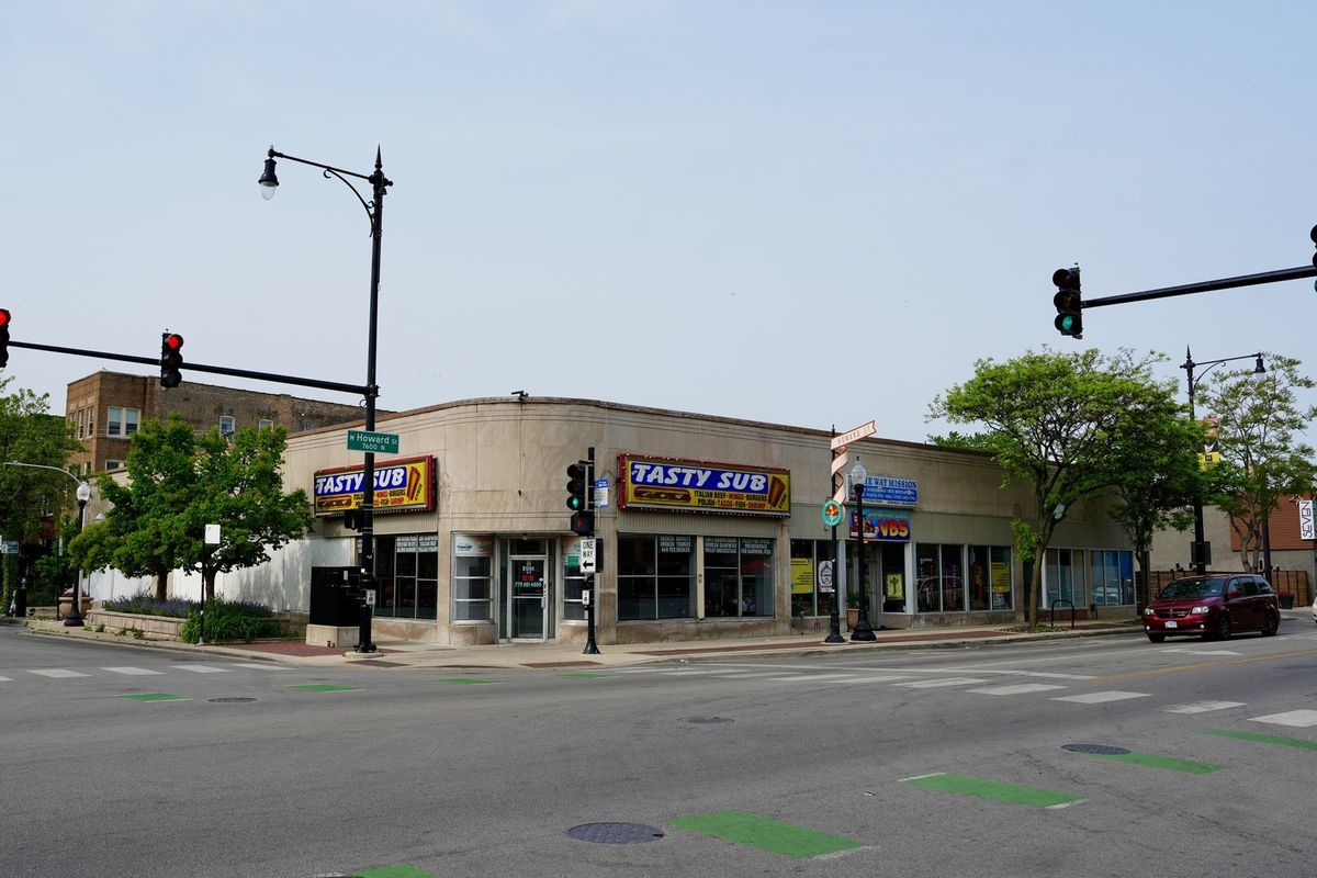 2001 Howard Street, Chicago, IL 60645