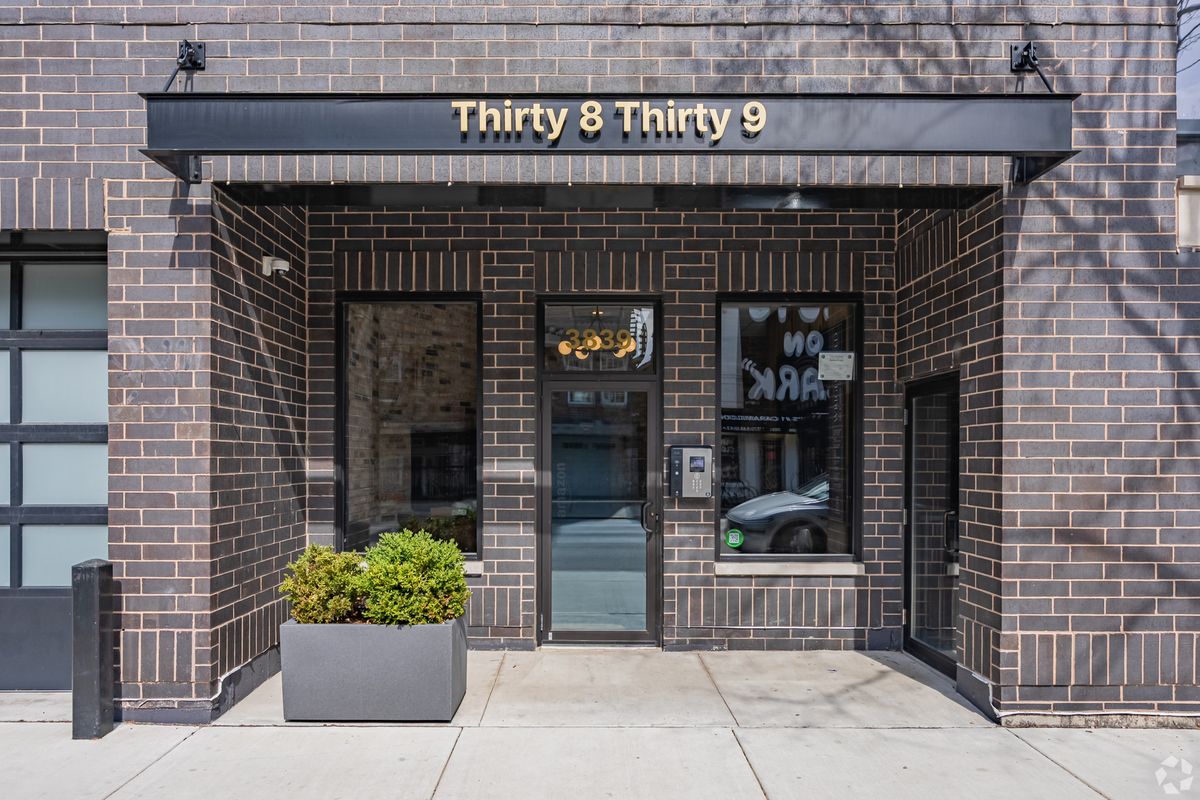 3839 Clark Street, Chicago, IL 60613