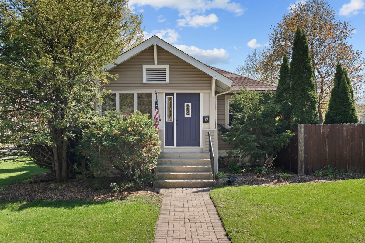 241 Terra Cotta Avenue, Crystal Lake, IL 60014