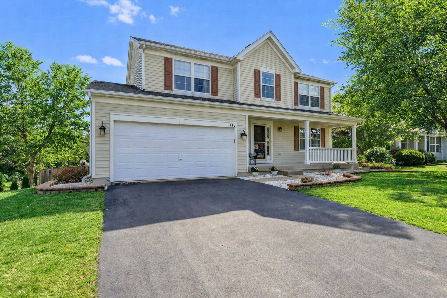 176 Woodland Park Circle — Gilberts, IL 60136