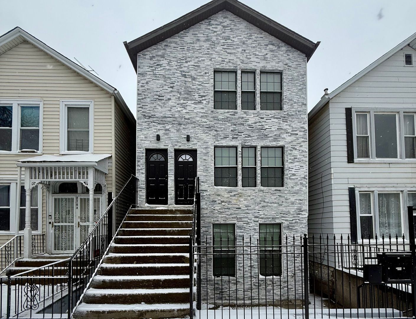 2702 S Union Avenue #2 — Chicago, IL 60616