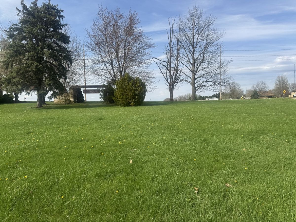 2853 Richard Hallet Road, Utica, IL 61373