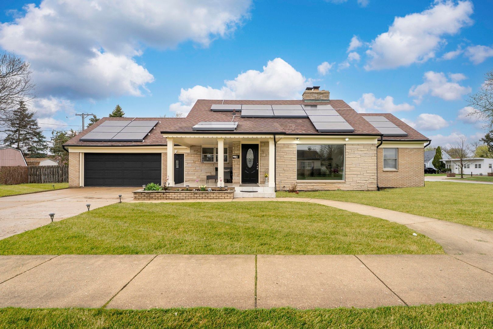 84 S Weston Avenue — Elgin, IL 60123