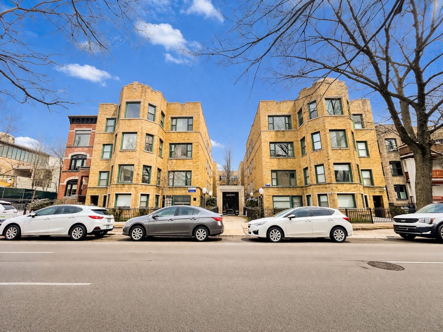 685 Wrightwood Avenue — Chicago, IL 60614
