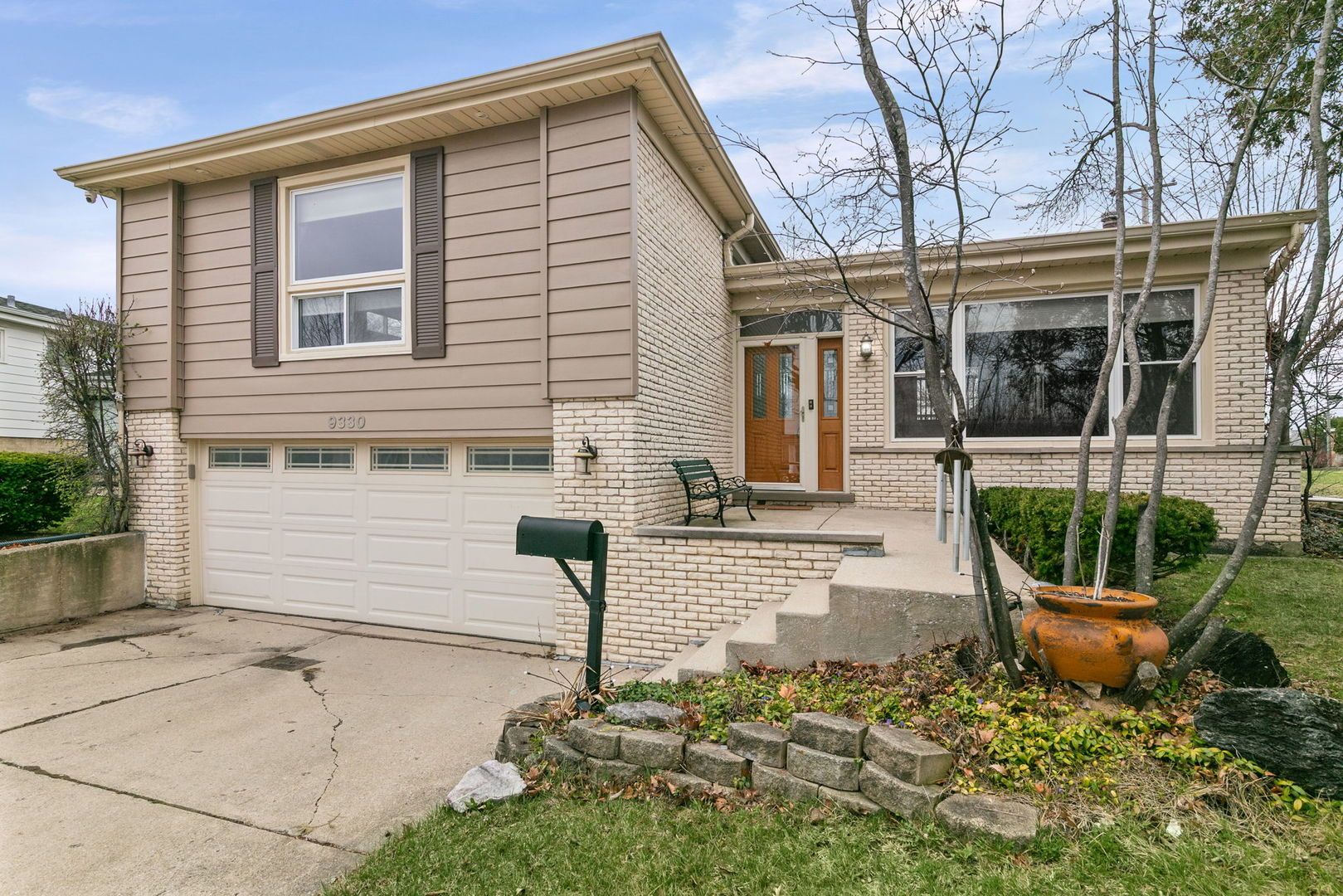 9330 Murray Court — Morton Grove, IL 60053