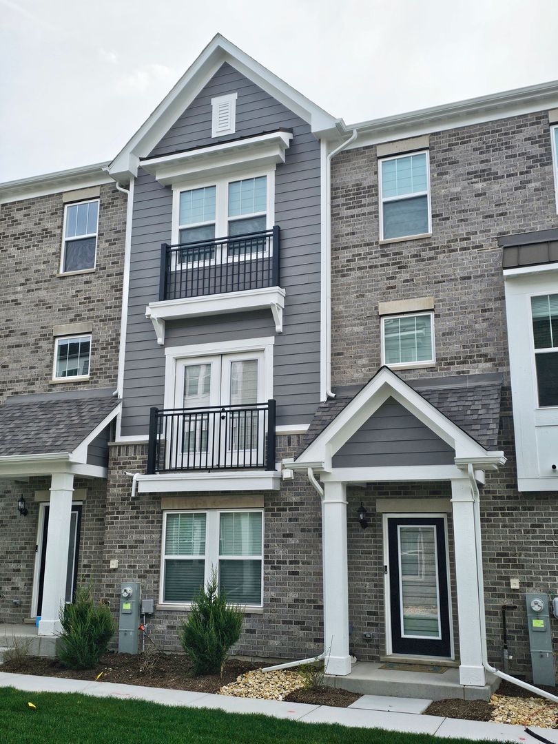 6303 Sandbelt Drive, Woodridge, IL 60517