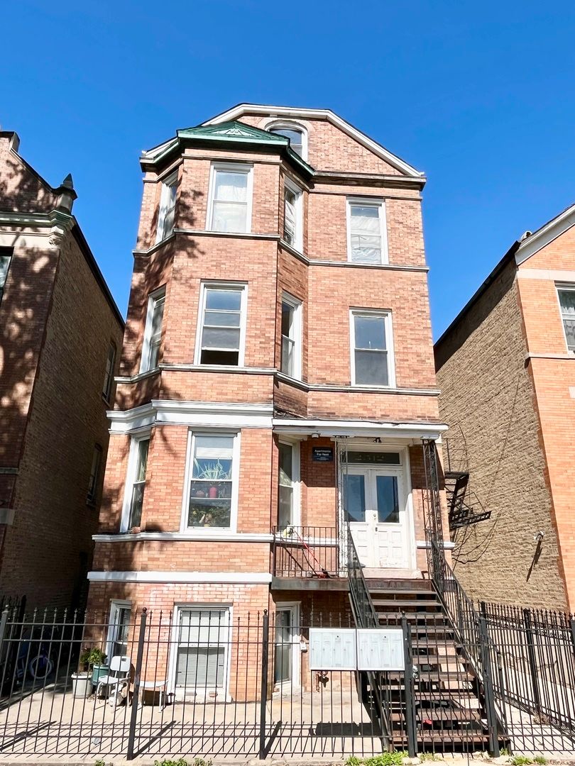 2512 S Trumbull Avenue #BF — Chicago, IL 60623