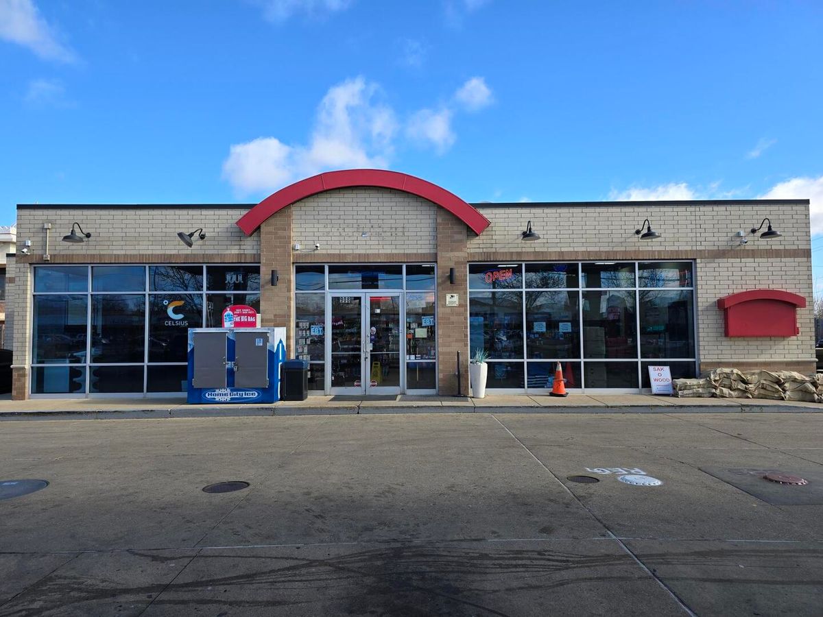 908 Irving Park Road, Streamwood, IL 60107