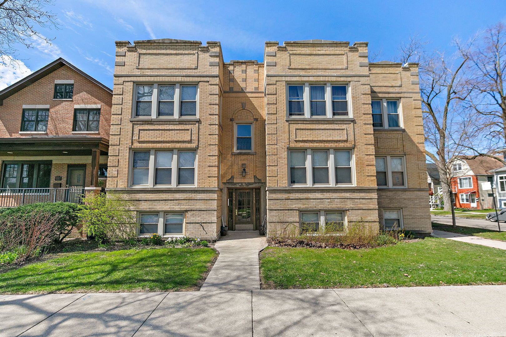 4556 N Kostner Avenue #G — Chicago, IL 60630
