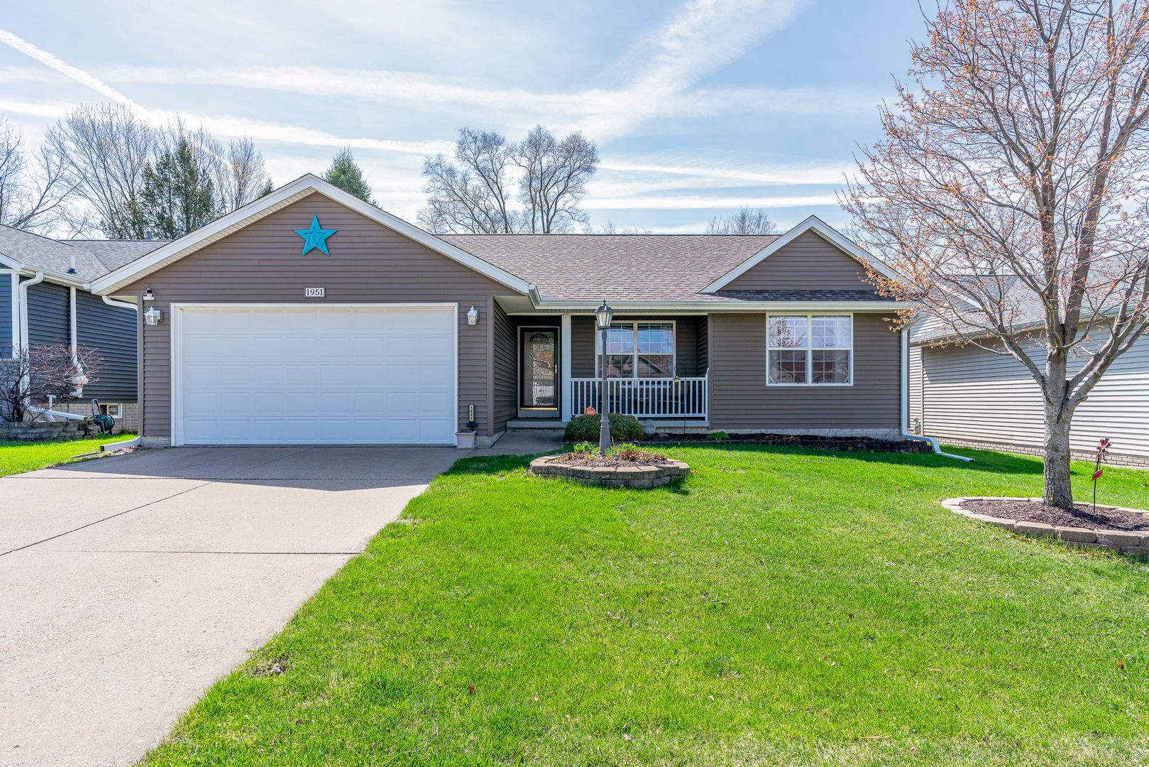 1951 W 59 Street — Davenport, IA 52806
