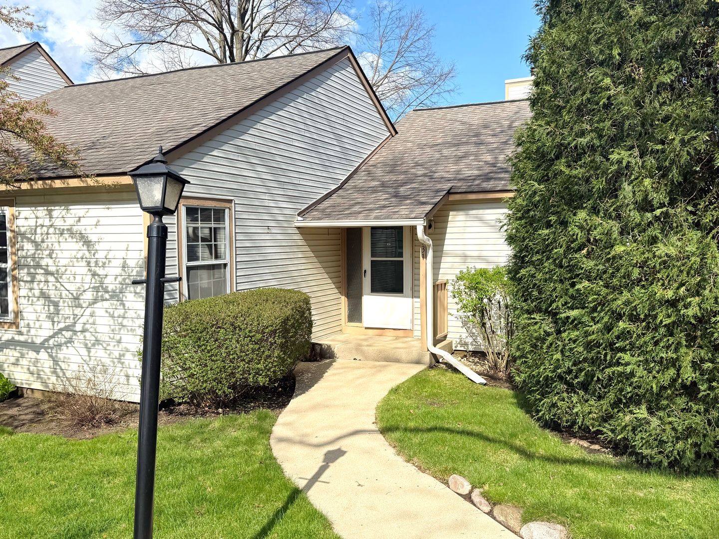 931 Chase Court — Gurnee, IL 60031