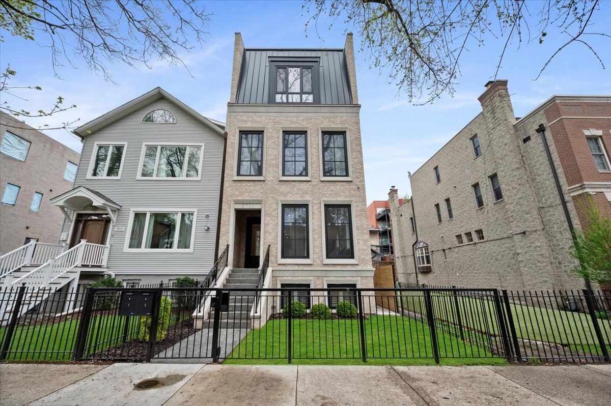 2711 N Dayton Street #1 — Chicago, IL 60614