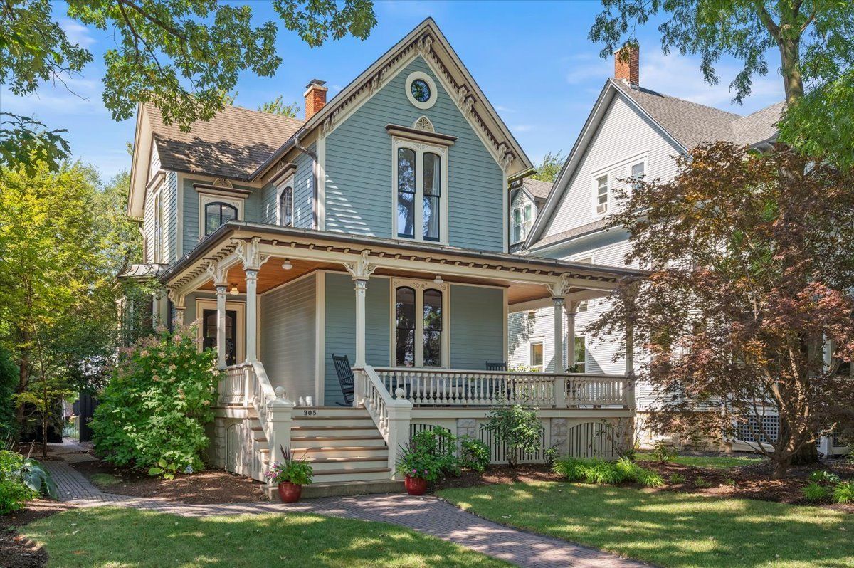 305 N Ridgeland Avenue — Oak Park, IL 60302