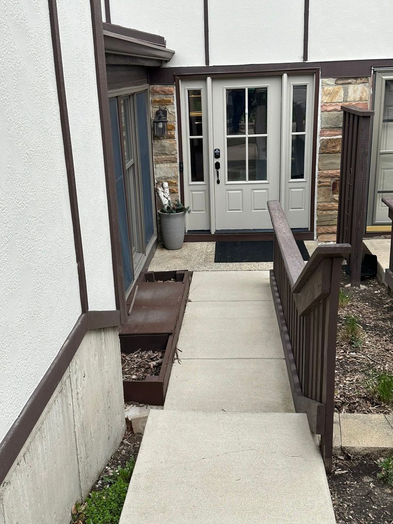 32 White Oak Circle #0 — St. Charles, IL 60174