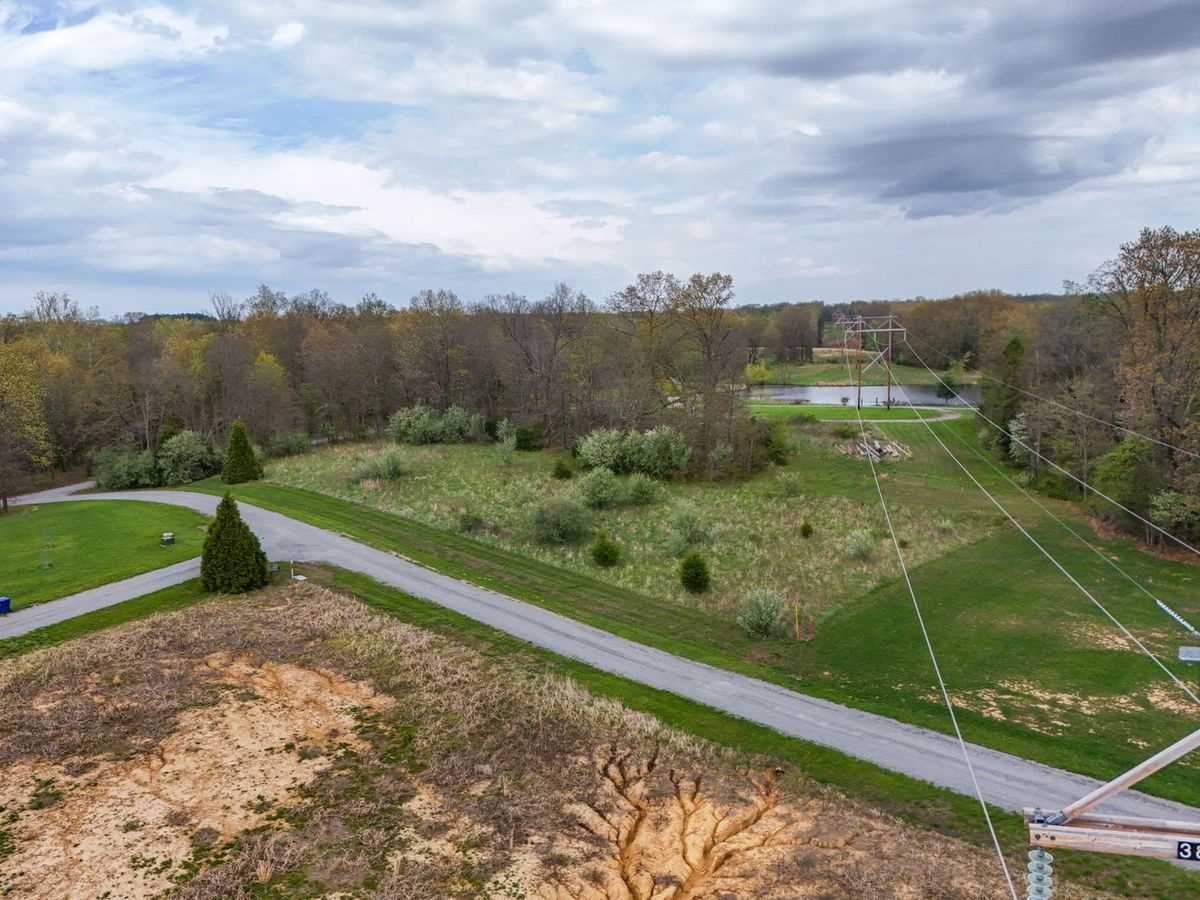 29 Castle Oak Road, Pittsburg, IL 62974