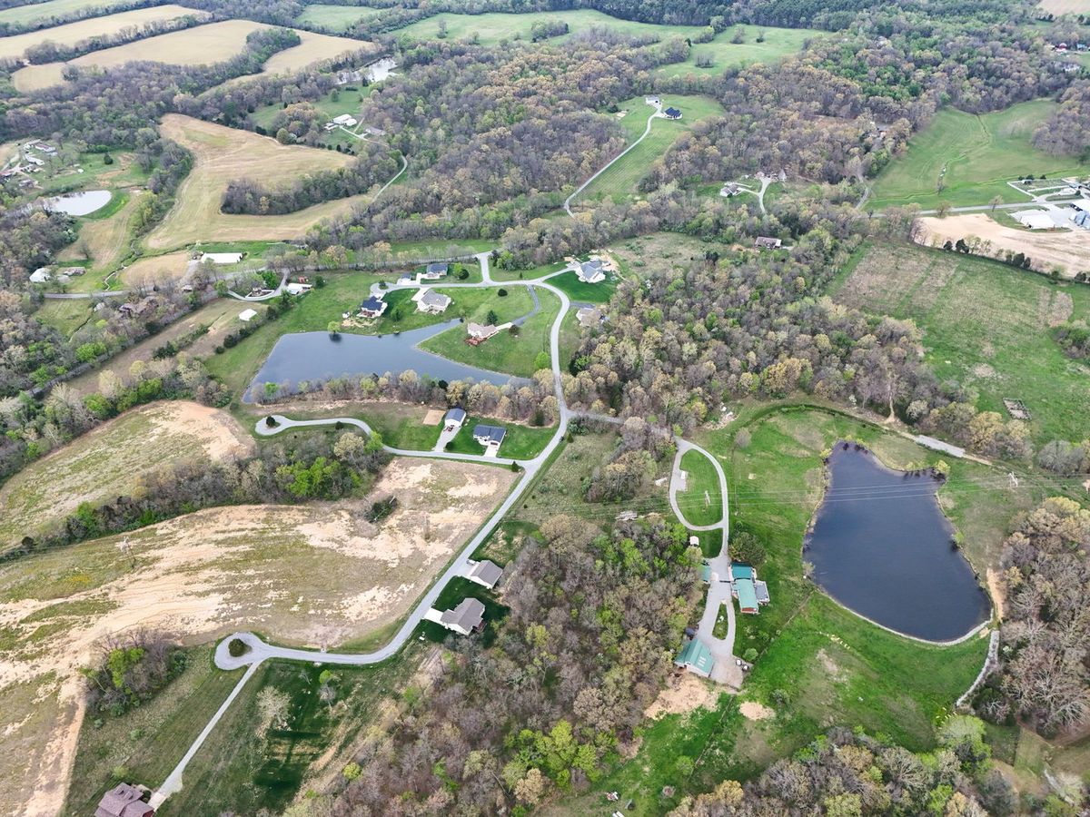 29 Castle Oak Road, Pittsburg, IL 62974