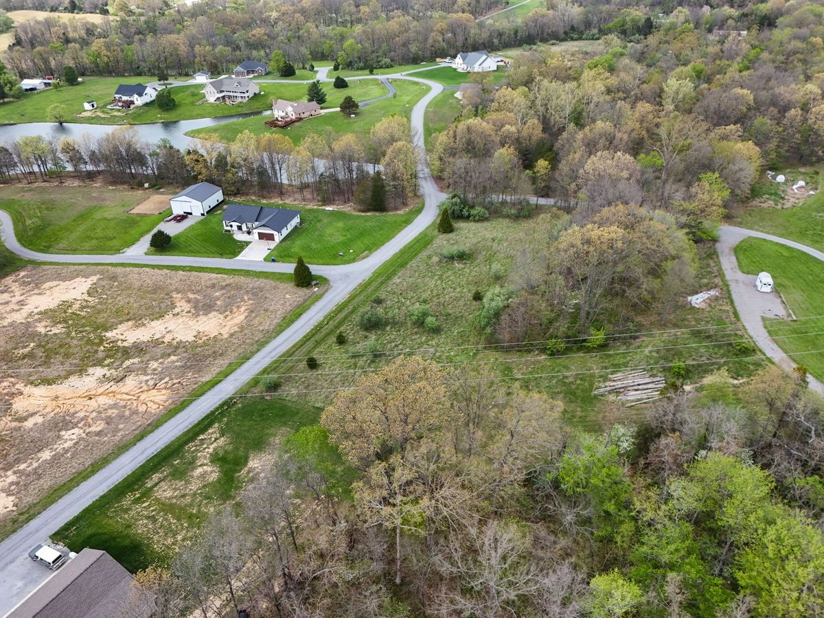29 Castle Oak Road, Pittsburg, IL 62974