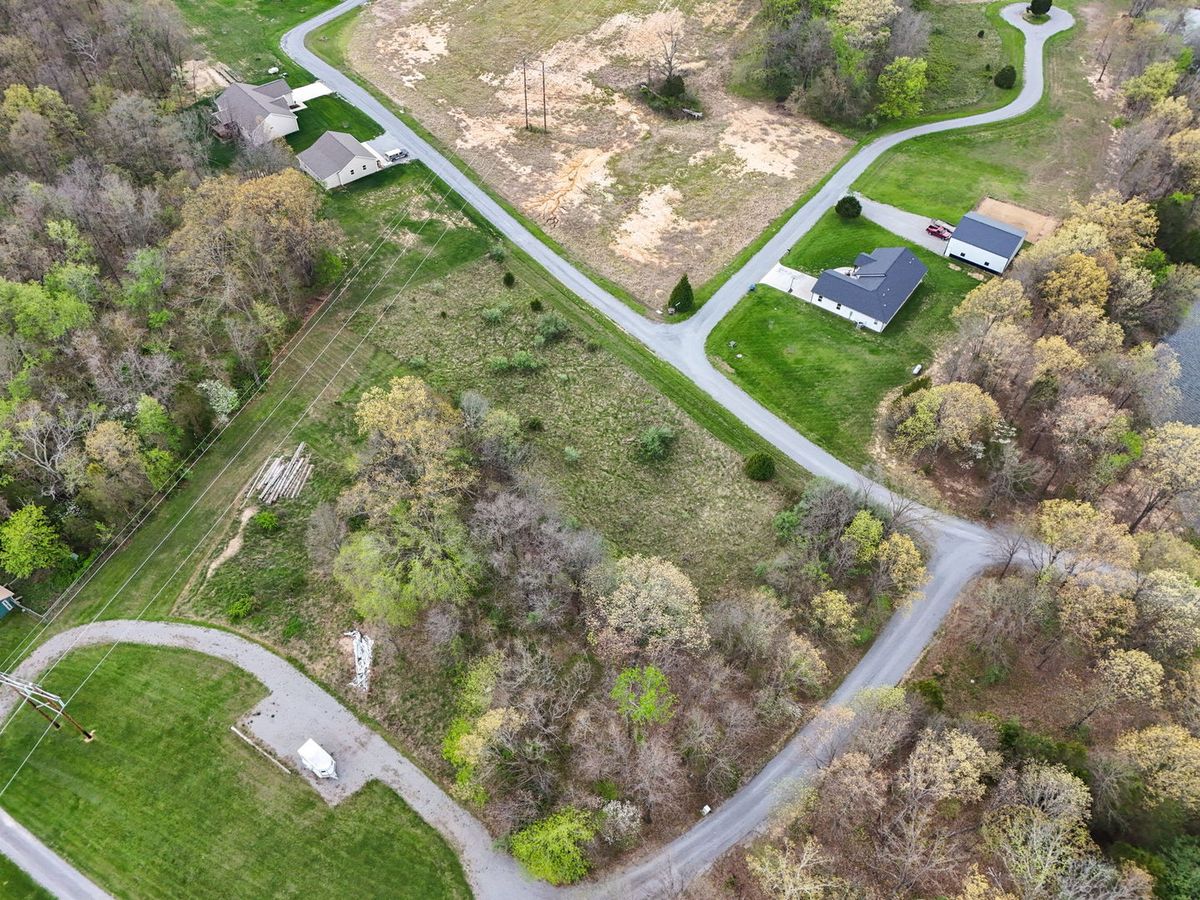 29 Castle Oak Road, Pittsburg, IL 62974