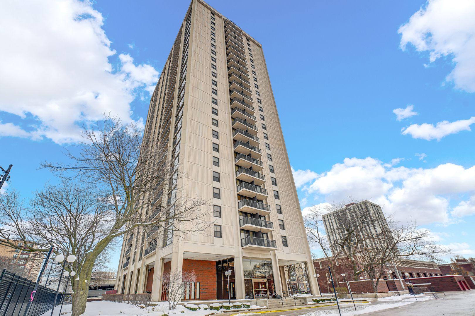 2605 S Indiana Avenue #402 — Chicago, IL 60616