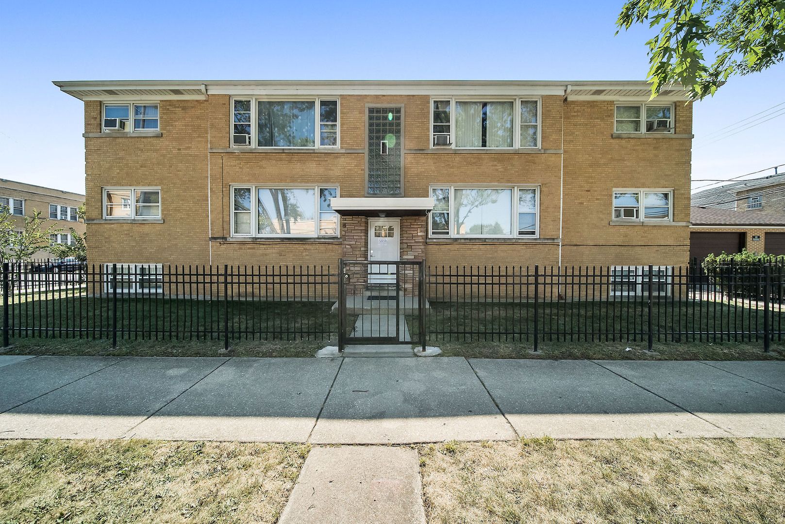 5201 W Wellington Avenue #2E — Chicago, IL 60641