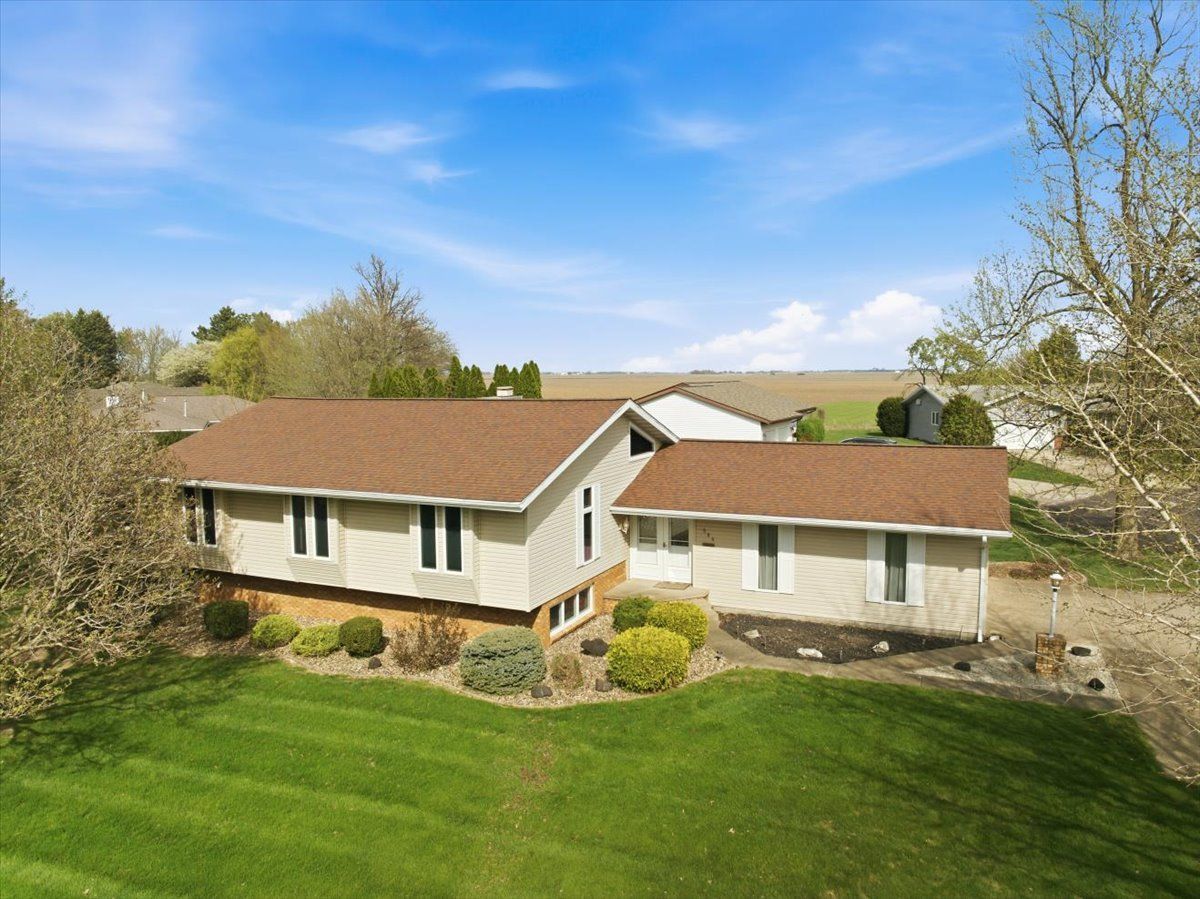 504 School Street, Minier, IL 61759