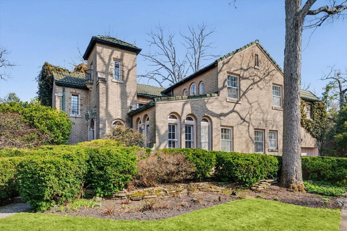 396 Sheridan Road — Glencoe, IL 60022